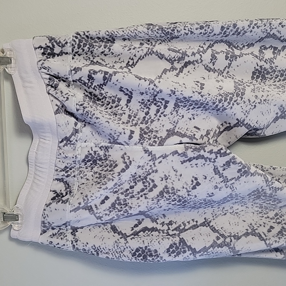 Cozy soft snakeskin lounge set - Picture 10 of 13
